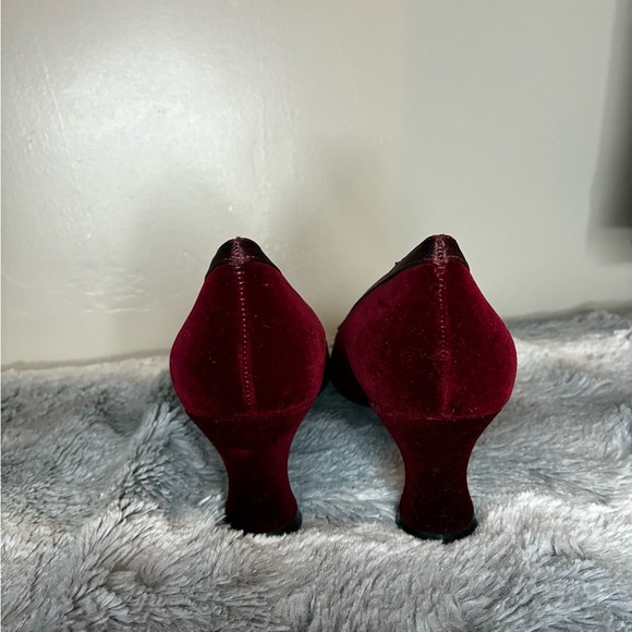 Elegant Red Velvet Heels - Picture 4 of 8